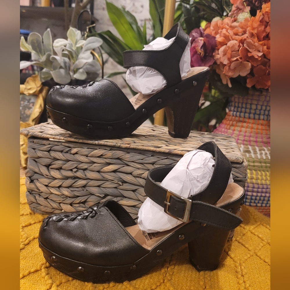 Jeffery Campbell X Free People, Size 9 (fits like an 8 or 8.5), Black clogs